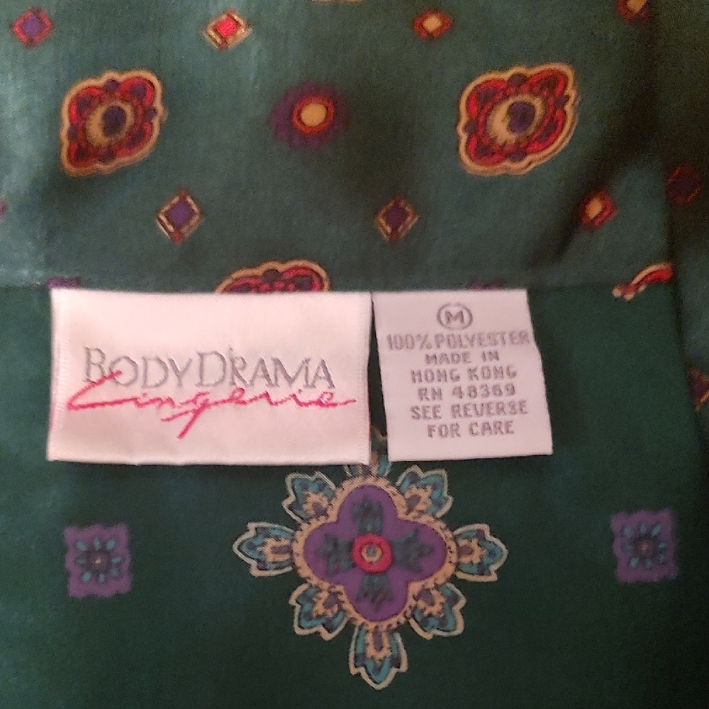 Elegant Green Satin Robe - Picture 2 of 3